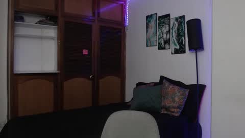 alicee_logan_ online show from 10.13.25