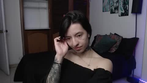 alicee_logan_ online show from 11.18.25