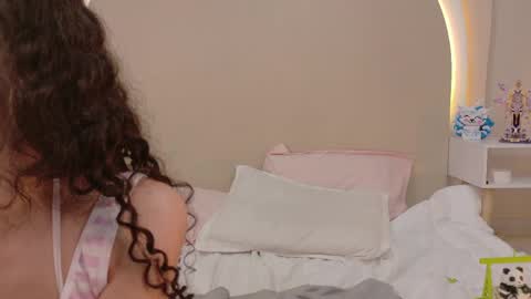 Snapshot of alicee_rodriguez chatting on 04.24.26 alice online show from 04.24.26