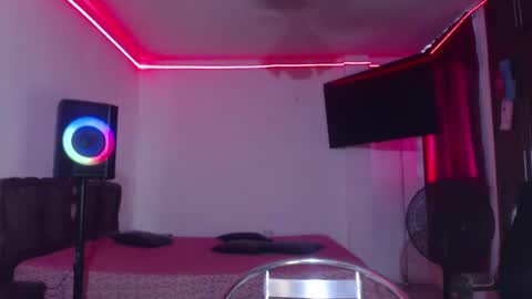 aliceesmiths online show from 01.04.25