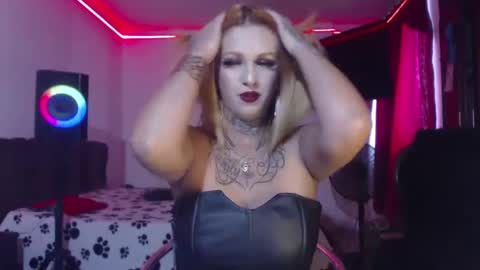 aliceesmiths online show from 01.31.25