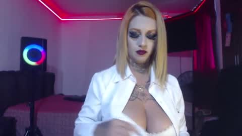 aliceesmiths online show from 02.06.25