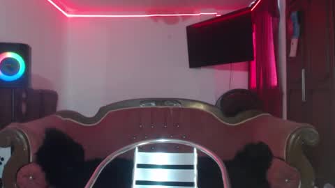 aliceesmiths online show from 02.14.25