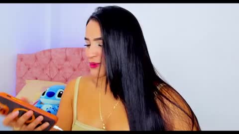 Snapshot of alicekiing_ chatting on 12.14.24 ALICEKIING online show from 12.14.24