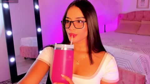 Snapshot of alicekiing_ chatting on 10.07.25 ALICEKIING online show from 10.07.25