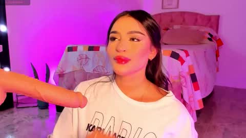 Snapshot of alicekiing_ chatting on 10.18.25 ALICEKIING online show from 10.18.25