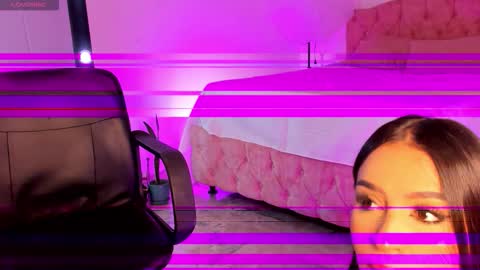 Snapshot of alicekiing_ chatting on 10.24.25 ALICEKIING online show from 10.24.25