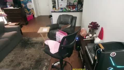 Snapshot of aliceliddell710 chatting on 09.10.25 Alice Liddell online show from 09.10.25