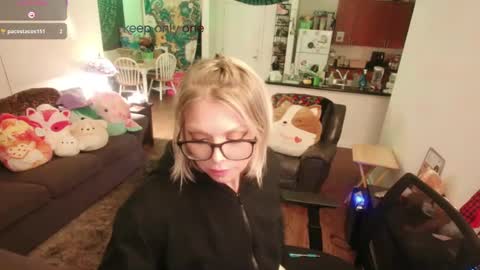 Snapshot of aliceliddell710 chatting on 09.20.25 Alice Liddell online show from 09.20.25