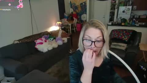 Snapshot of aliceliddell710 chatting on 09.25.25 Alice Liddell online show from 09.25.25