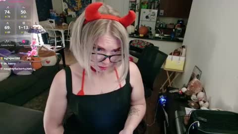 Snapshot of aliceliddell710 chatting on 10.09.25 Alice Liddell online show from 10.09.25