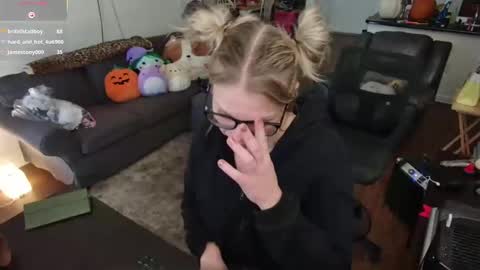 Snapshot of aliceliddell710 chatting on 10.29.25 Alice Liddell online show from 10.29.25