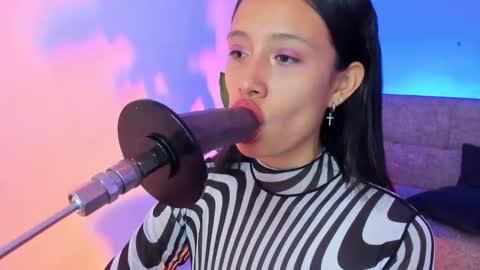 Snapshot of alicemoon__ chatting on 12.20.25 Alicee online show from 12.20.25