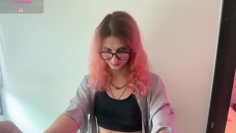 Snapshot of alicepinkhead chatting on 07.16.26 AlicePinkhead online show from 07.16.26