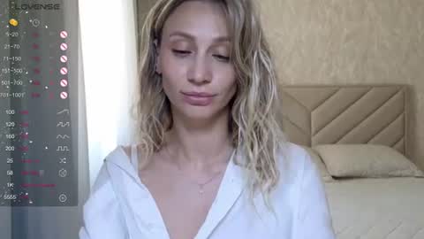 Snapshot of alicewonders_ chatting on 06.18.26 Alice online show from 06.18.26