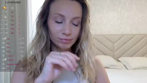 Snapshot of alicewonders_ chatting on 07.14.26 Alice online show from 07.14.26