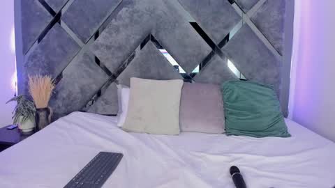 Snapshot of alicia_jerez1 chatting on 02.10.25 Alice online show from 02.10.25