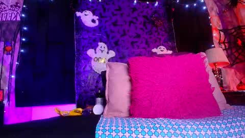 Alicia Kyse  online show from 10.15.25