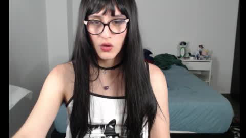 Snapshot of alicia_love29 chatting on 12.16.25 Alice online show from 12.16.25