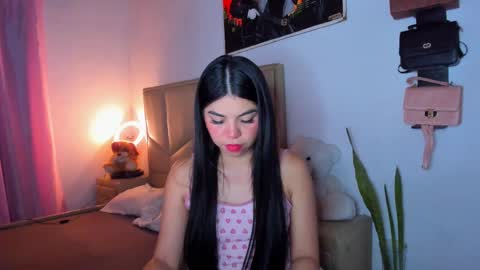 Snapshot of aliciabiden chatting on 11.15.25 aliciabiden online show from 11.15.25