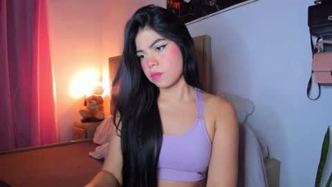 Snapshot of aliciabiden chatting on 11.25.25 aliciabiden online show from 11.25.25