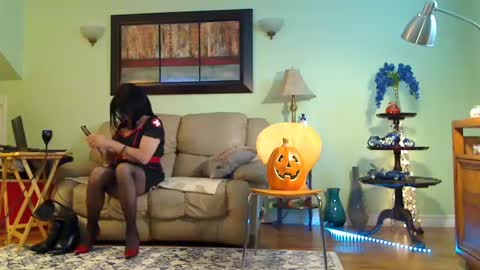 Alicia deHart  Help me reach 1000 Followers. Its FREE online show from 10.12.25