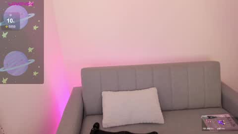 CINNAMON GIRL online show from 01.18.25