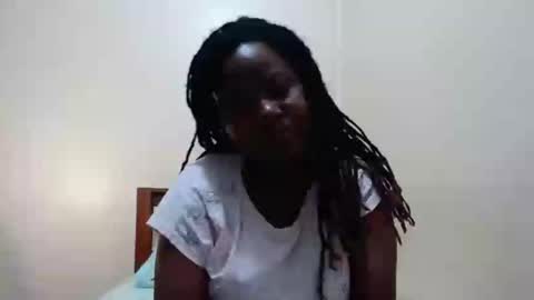 alicialust1 online show from 02.14.25