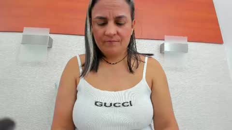 Snapshot of alicie_green chatting on 11.18.25 im tutti online show from 11.18.25