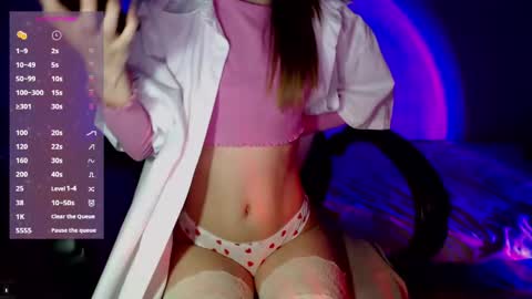 Snapshot of alien_art_lover chatting on 02.04.25 Mia online show from 02.04.25