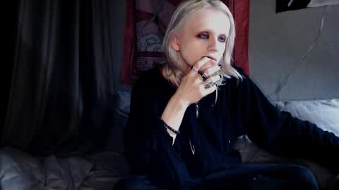 Alien Bella online show from 04.08.26