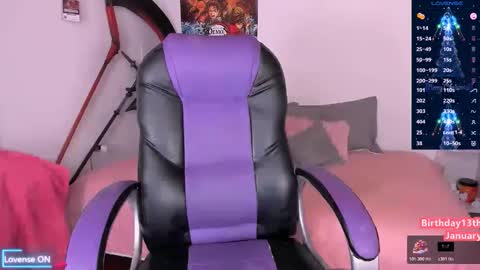 Snapshot of alien_universe chatting on 12.17.25 Aiko Independent Model online show from 12.17.25