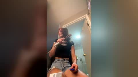 Snapshot of alilsteppa chatting on 12.21.25 alilsteppa online show from 12.21.25