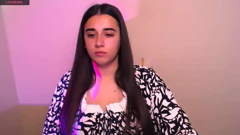 Snapshot of alinaasti_ chatting on 10.28.25 Alina online show from 10.28.25