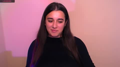 Snapshot of alinaasti_ chatting on 10.31.25 Alina online show from 10.31.25