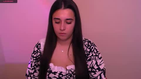 Snapshot of alinaasti_ chatting on 11.04.25 Alina online show from 11.04.25