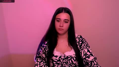 Snapshot of alinaasti_ chatting on 11.12.25 Alina online show from 11.12.25