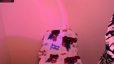 Snapshot of alinaasti_ chatting on 11.13.25 Alina online show from 11.13.25