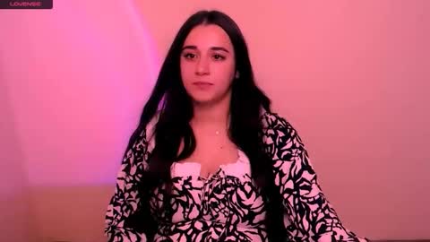 Snapshot of alinaasti_ chatting on 11.20.25 Alina online show from 11.20.25