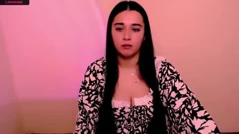 Snapshot of alinaasti_ chatting on 11.27.25 Alina online show from 11.27.25