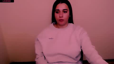 Snapshot of alinaasti_ chatting on 11.28.25 Alina online show from 11.28.25