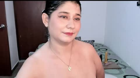 Snapshot of alinabozz1 chatting on 07.10.26 alinabozz1 online show from 07.10.26