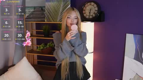 Hello im Lina online show from 12.16.25