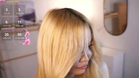 Hello im Lina online show from 12.22.25