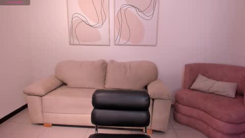 alinakravitz_ online show from 10.19.25