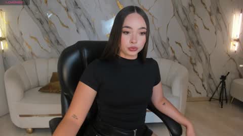 alinakravitz_ online show from 03.25.26