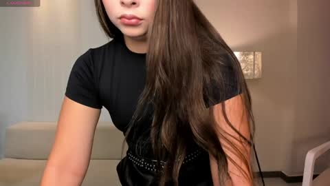 alinakravitz_ online show from 05.24.26