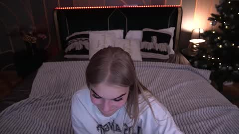 Snapshot of alinalemon chatting on 01.12.26 Alina online show from 01.12.26