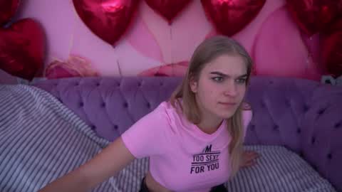 Snapshot of alinalemon chatting on 02.08.26 Alina online show from 02.08.26