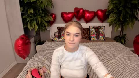 Snapshot of alinalemon chatting on 02.11.26 Alina online show from 02.11.26